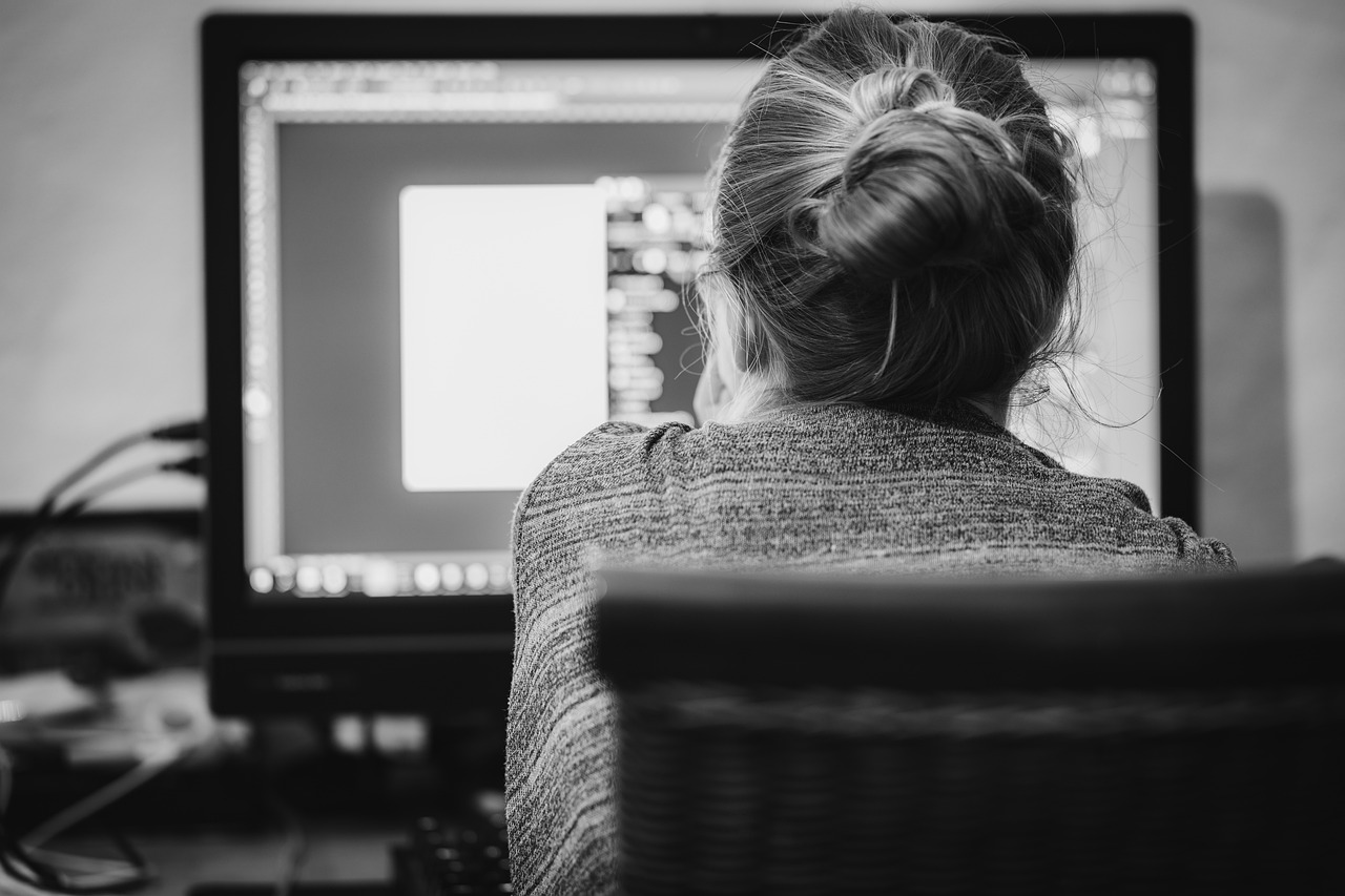 become successful using Web3 home office, person, work, become successful using Web3